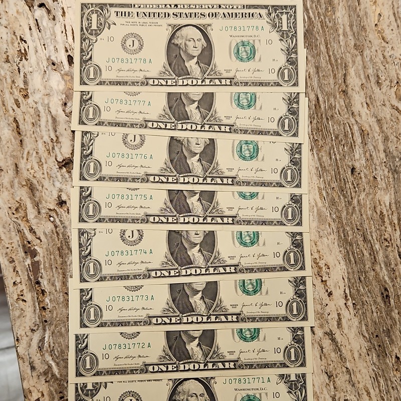Lot of 7 US $1 Federal Reserve Notes Banknotes, Uncirculated (Small Size)