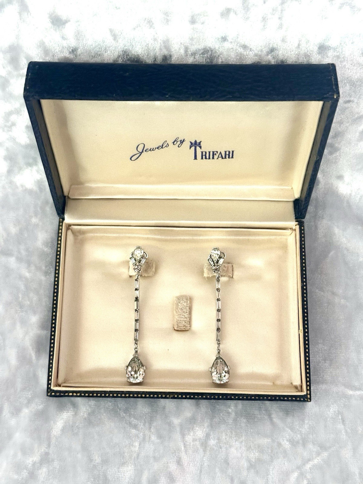 TRIFARI “String Bean” Drop Dangle Earrings Rhodiu… - image 4