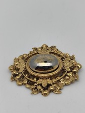 Zoé Coste Broche bijou fantaisie dorée motif fleur, cabochon ovale