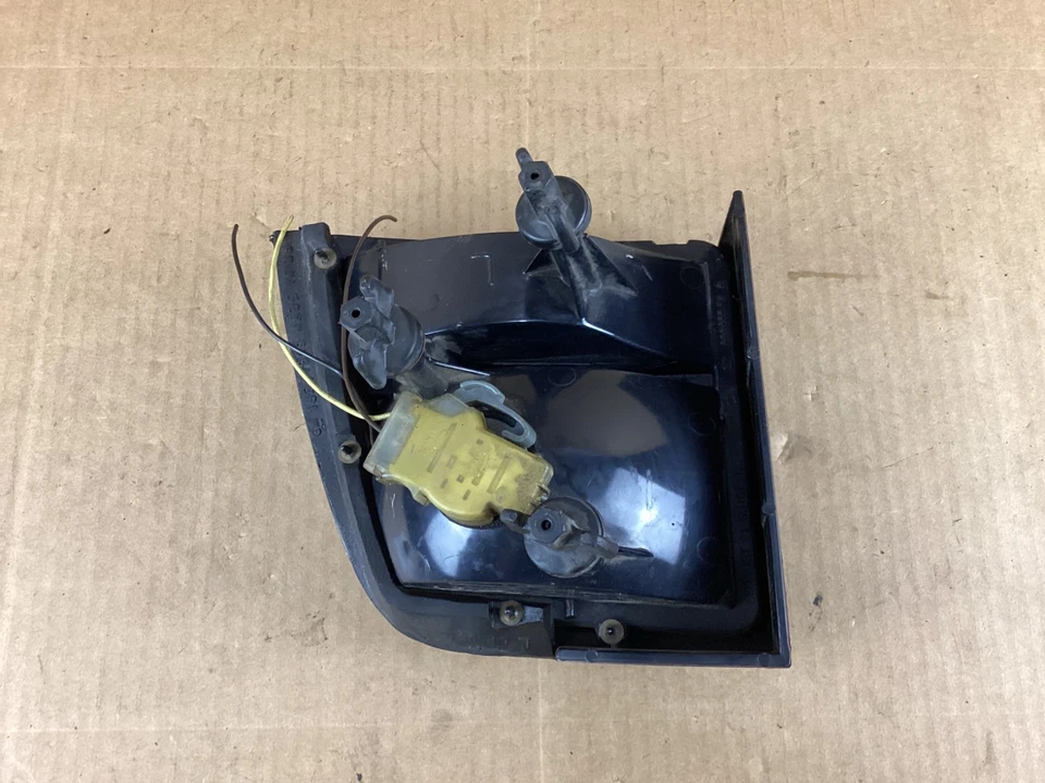 Luz trasera izquierda del lado del conductor Chevrolet Cavalier 1991-1994 16511855 OEM Foto 3 de 4