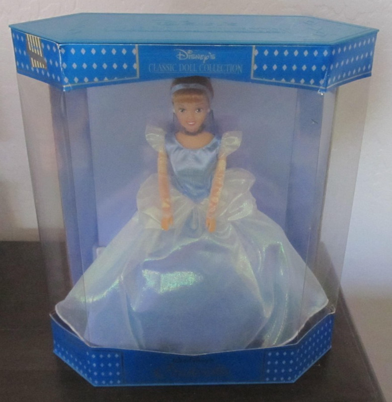 Walt Disney's Exclusive Classic Dolls Collection Cinderella-Brand New in Box