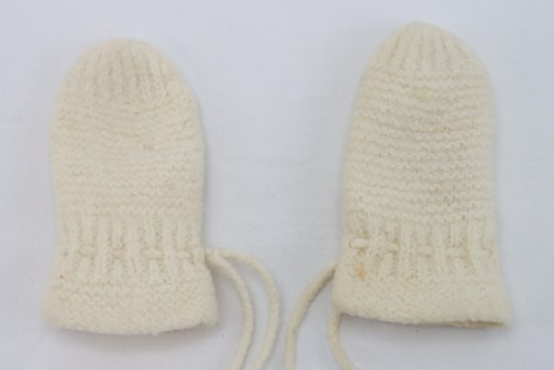 Vintage Beige Knitted Baby Mitts Gloves 4" - Picture 5 of 5