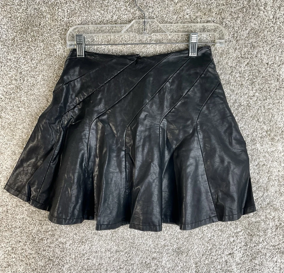 Free People 女式 0 码黑色迷你皮革聚氨酯褶饰裙 — 第 2/4 张图片