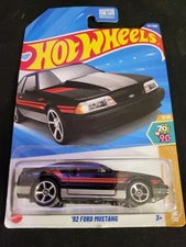 2025 Hot Wheels #127 HW: '70s VS. 90s 7/10 '92 FORD MUSTANG Black Near Mint