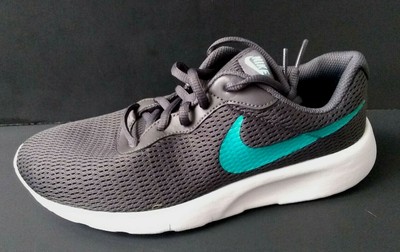 nike tanjun gs 818381