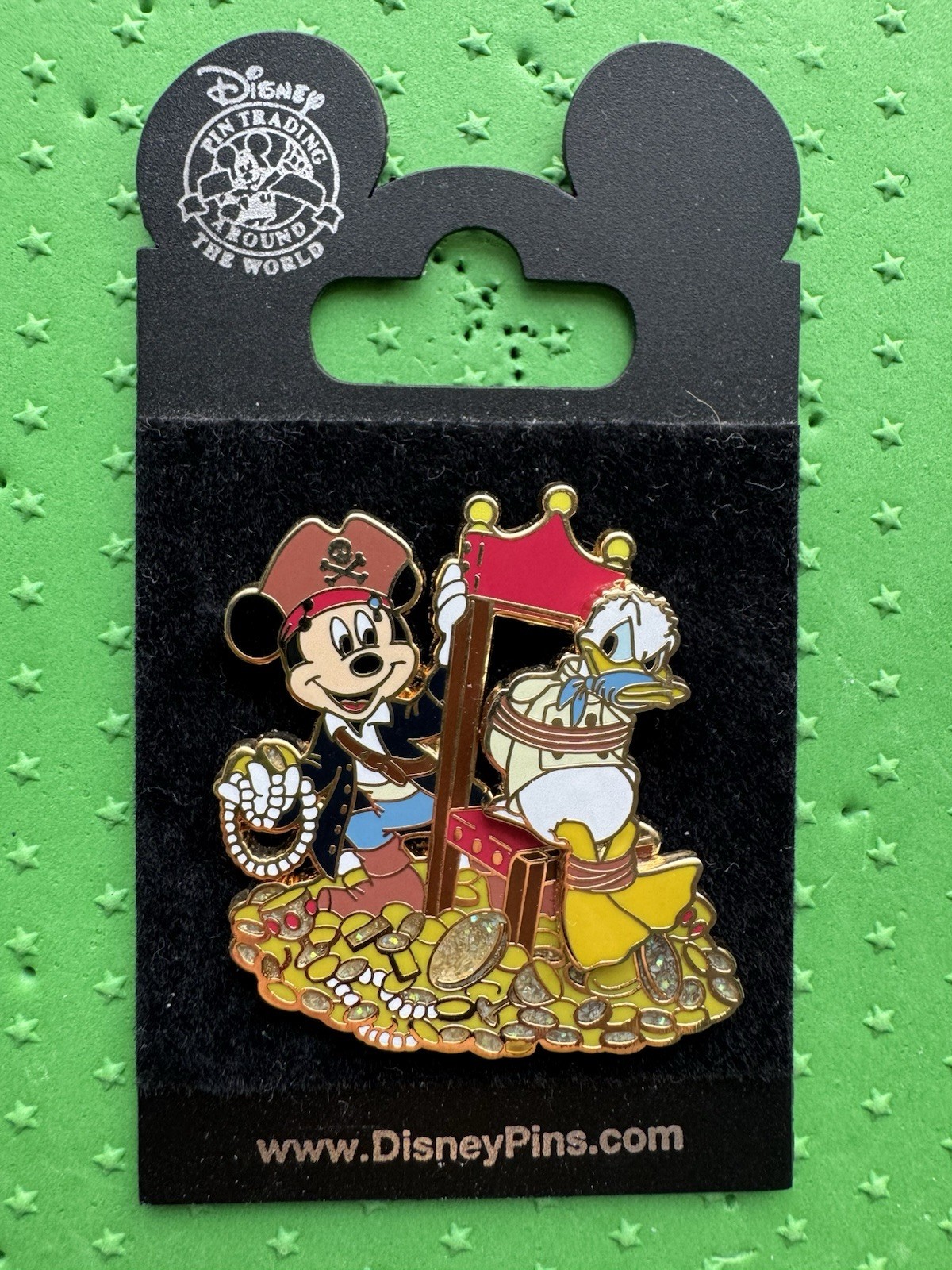 2007 Disney Mickey & Donald Treasure Scene Pirates of the Caribbean Pin