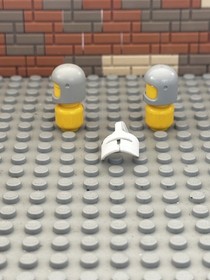 (L-2) LEGO &reg; 375 helmet knight space 193a2 old light gray 2 x and 1 x visor B-stock