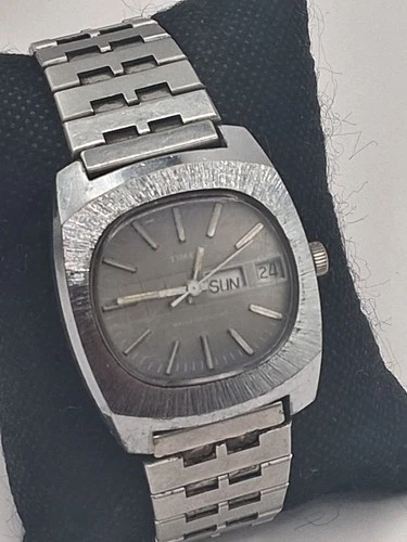 Vintage 1970s Timex Day Date Calendar Manual Wind Men's Watch - Parts or Repair