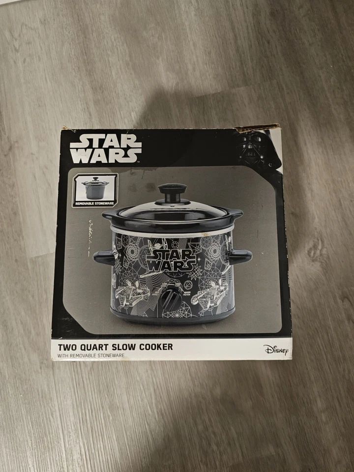 Star Wars 2 Quart Slow Cooker Crock Pot And Grogu Pancake Mold  - Image 2 of 4