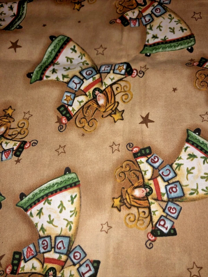 De colección Joy To the World Angel Toss on Tan por Debra Jordan Bryan para Springs BTFQ Foto 2 de 4