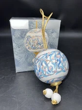 2003 Lladro Under the Mistletoe Ball Lladró Porcelain Ornament w/ Gold Cord