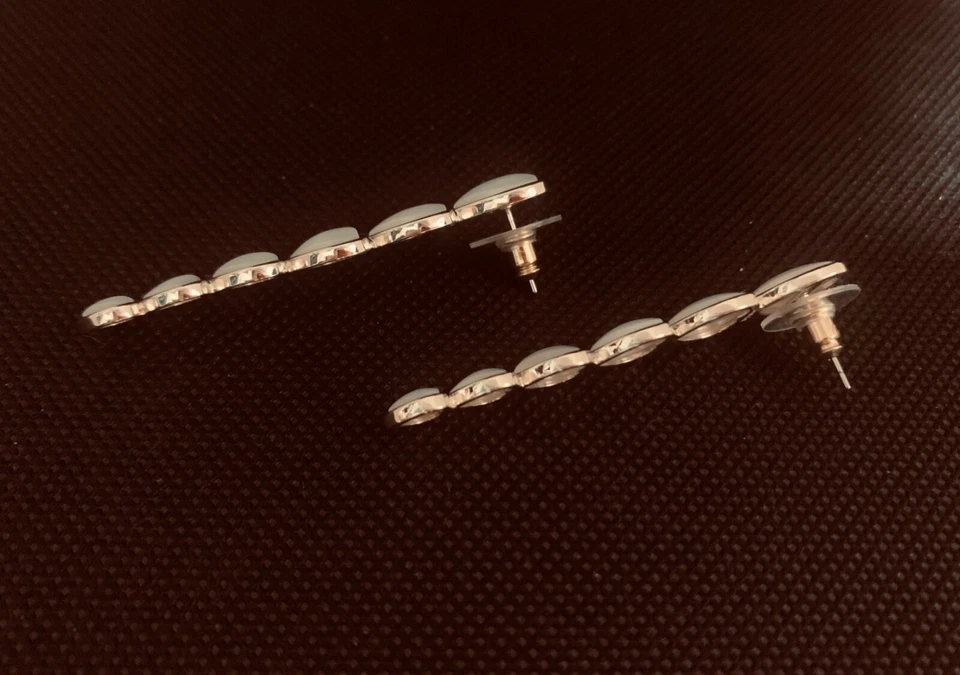 PENDIENTES COLGANTES NICOLA BATHIE PACTO JARDÍN MADREPERLA CORAZÓN 2 1/4" NUEVOS Foto 4 de 4