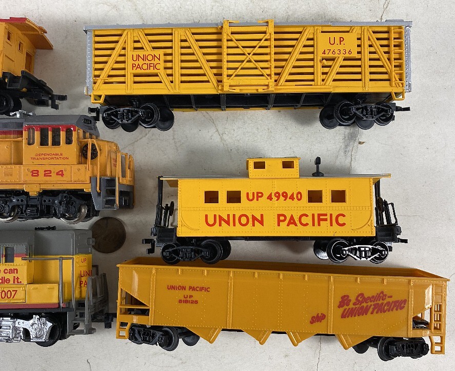Vintage HO Train Set Union Pacific 2007 824 Engine eBay
