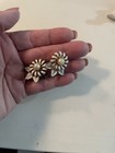 Coro Gold Tone White Enamel Flowers Daisy Faux Pearl Screw Back Earrings Vintage — photo 1