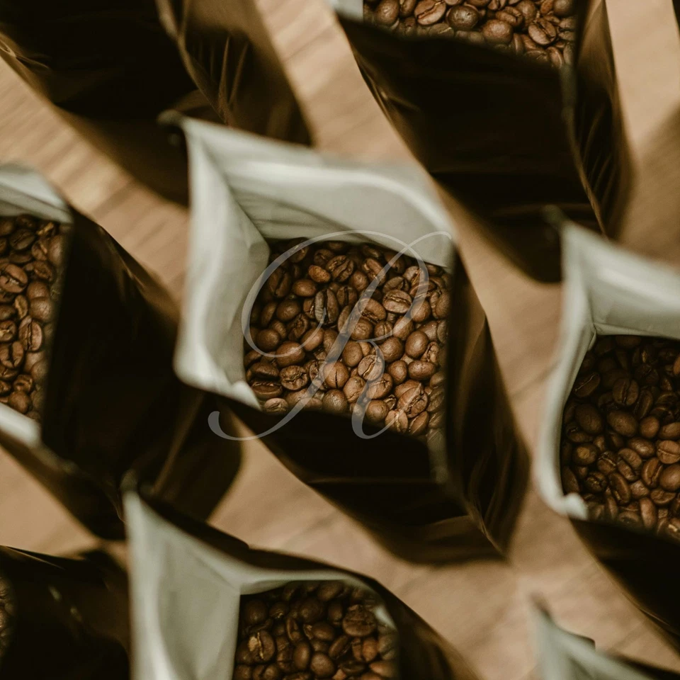 Café gueixa 100% costarriquenha • Torrado sob encomenda ou verde • 2 libras em sacos de 1 lb - Imagem 2 de 4