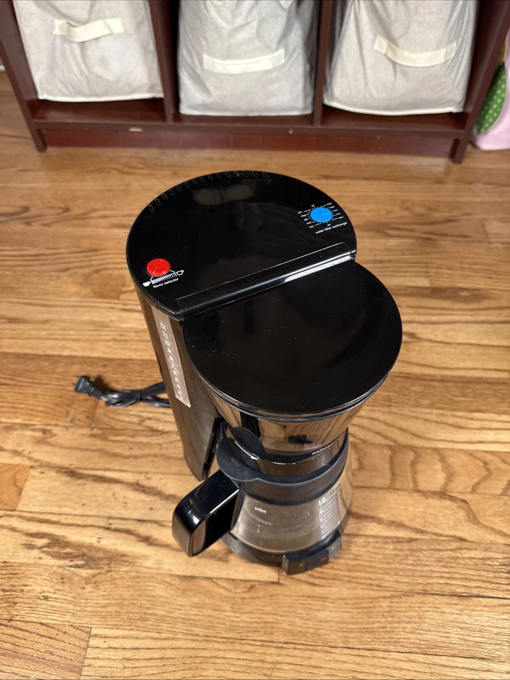 Potente cafetera Braun 1200 vatios 12 tazas KF 152 modelo 3068 Foto 3 de 4