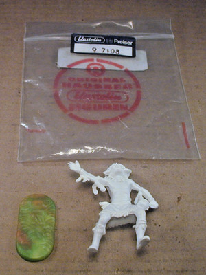 Elastolin 1/32   Indian Medicine Man  Unpainted Kit # 9-7105 Preiser