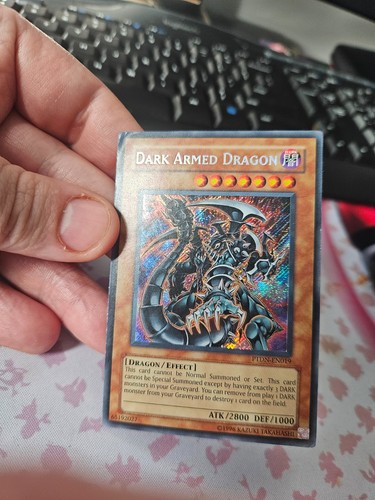 Yu-Gi-Oh! Dunkler bewaffneter Drache PTDN-DE019 Secret Rare Vintage - Bild 1 von 2