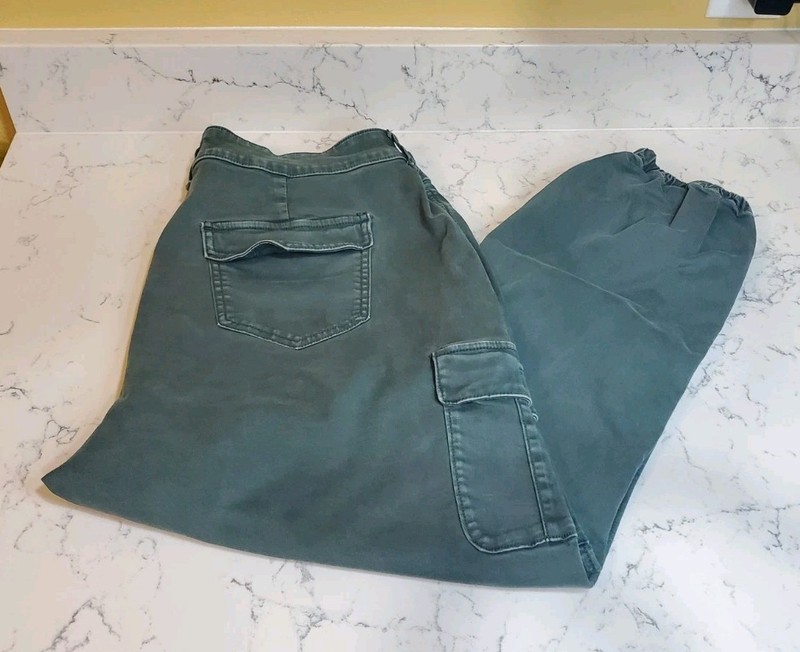 Torrid Utility Stretch Twill Jogger Pant Women's Size 16R Green Cargo Casual