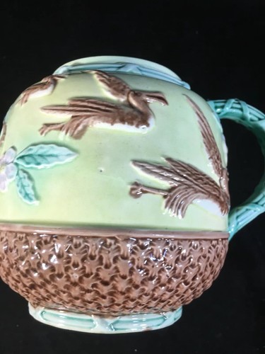 MAJOLICA 'FLYING CRANES' TEAPOT SET (Teapot, Creamer, Covered Sugar Bowl) - Picture 2 of 12