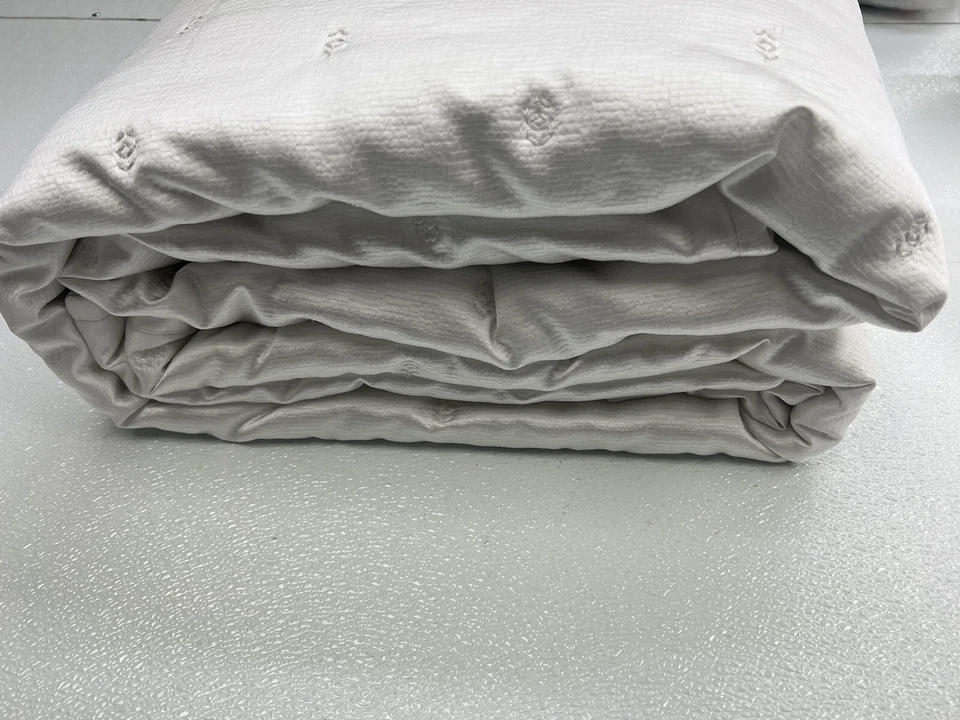 Hudson Park Collection Nouveau Queen Coverlet “92in X 96in” Marfil Usado Foto 3 de 4