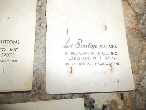 Lot of 5 Cards - Le Chic Vintage Shank Buttons, Le Bouton & Majesty - Picture 3 of 7