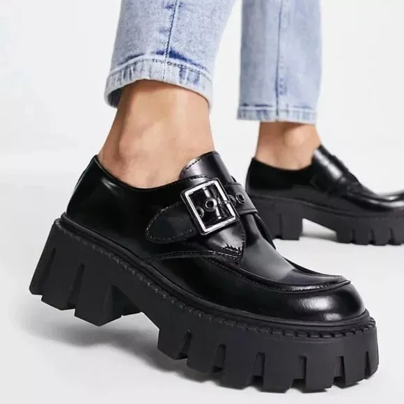 Steve madden buckle store