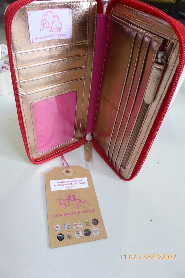 Cartera con cremallera larga de diamantes y corazones con patrón rosa para damas Foto 3 de 3