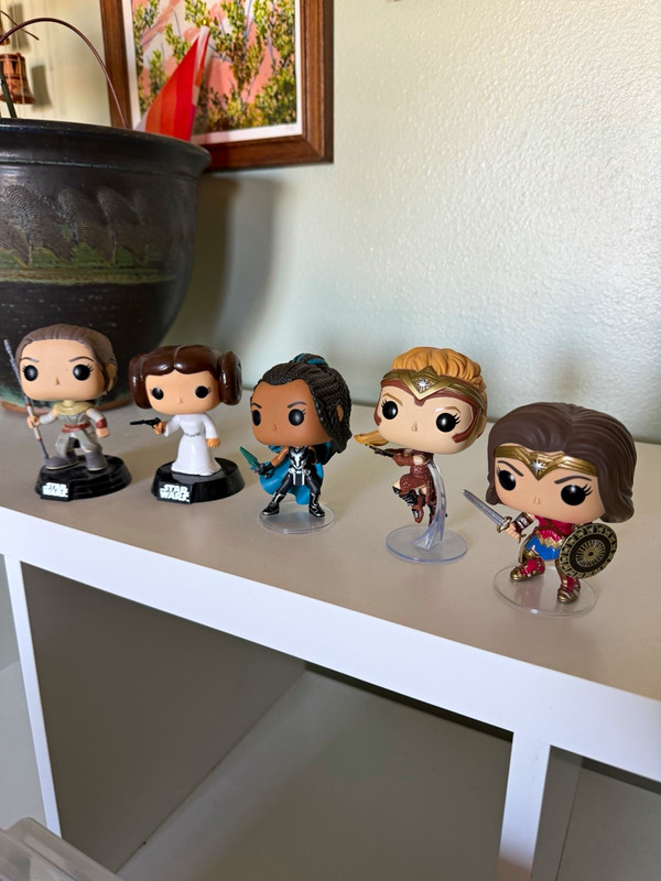 Funko Vinyl Pop Mixed Lot 5 Figures: Star Wars Rey & Princess Leia, Wonder Woman