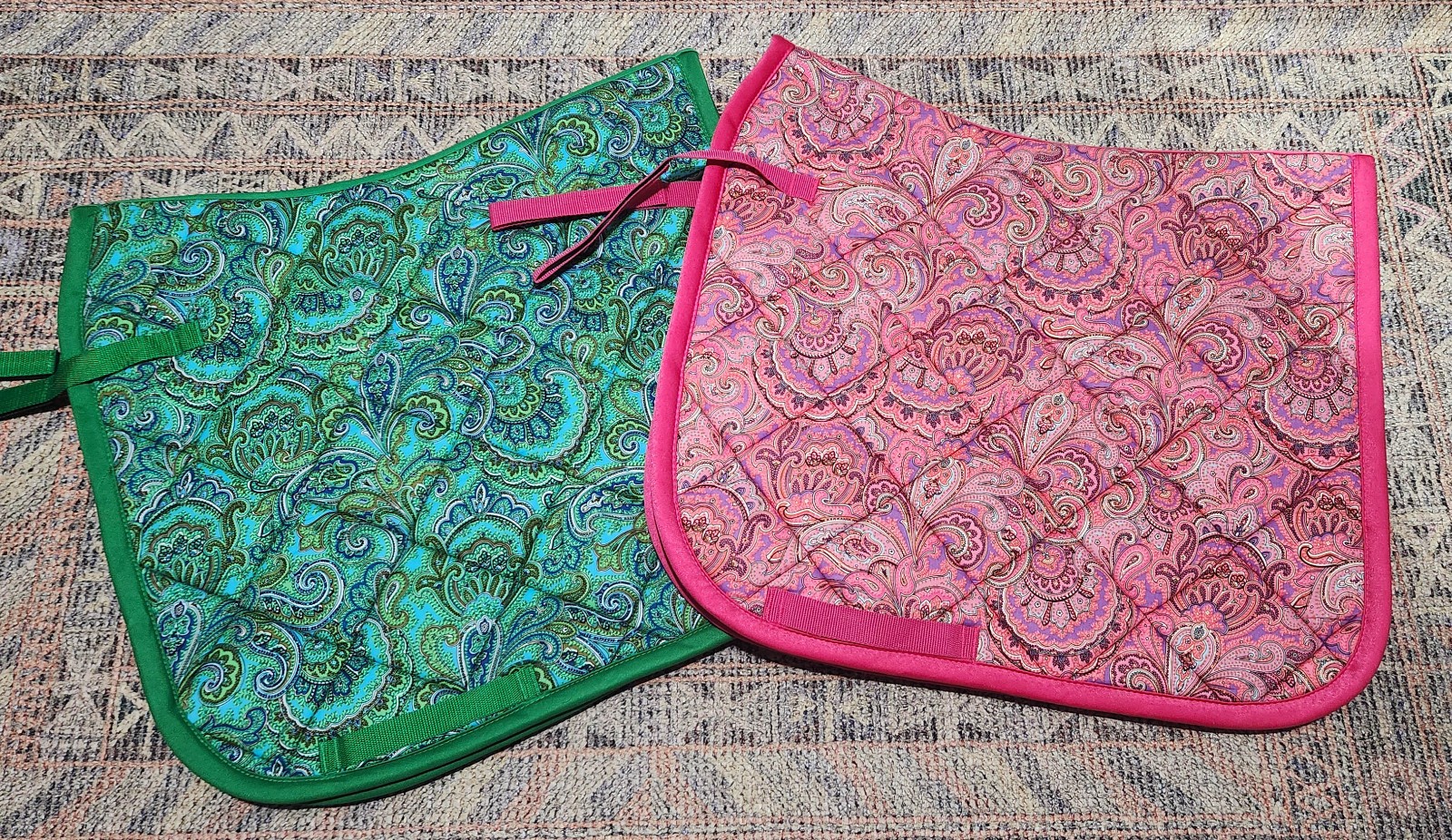 HKM, Paisley Dressurunterlage, rosa, grün Full
