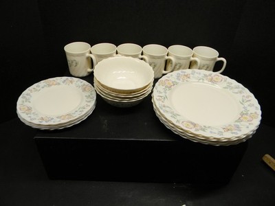 Set Of 22 Arcopal Champetre Dinnerware Scallop Floral France