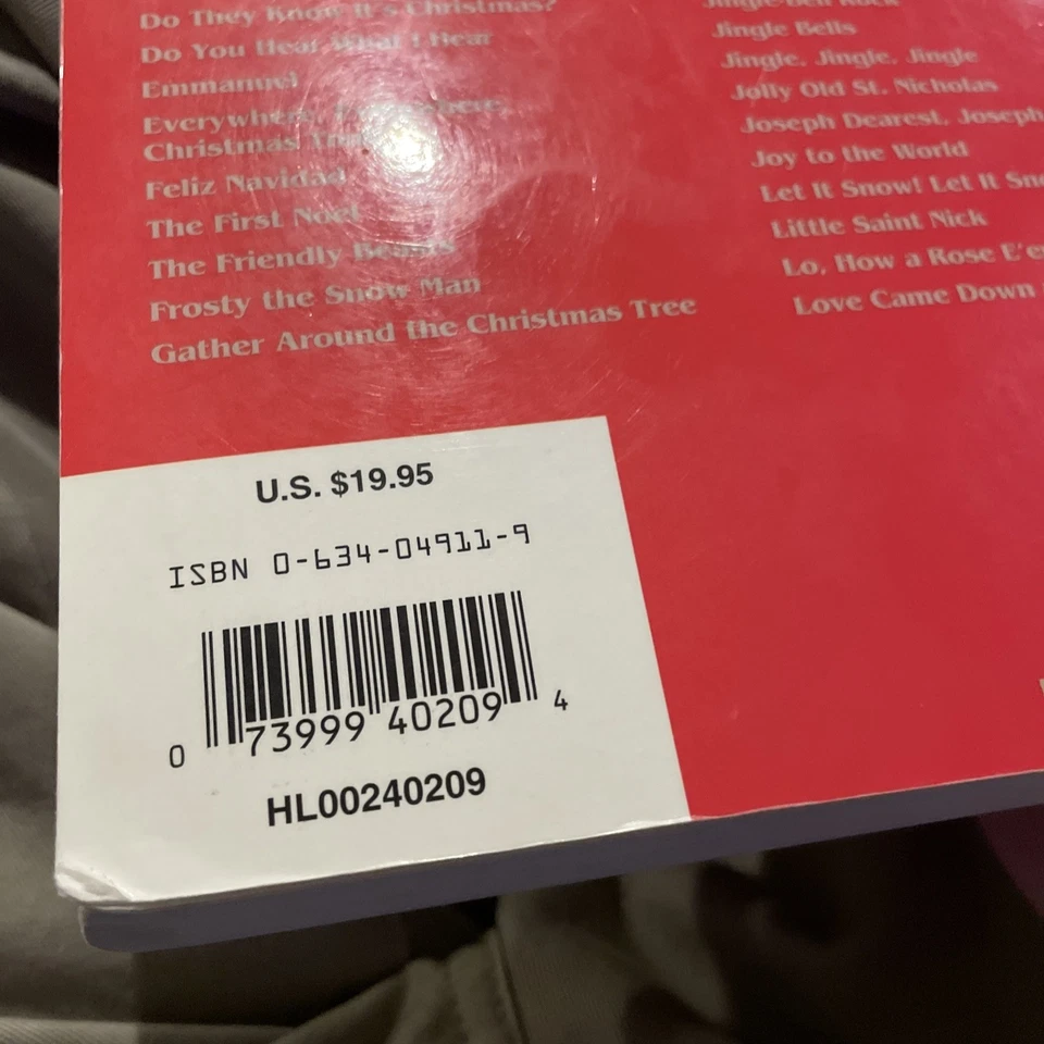 Hal Leonard: El libro falso fácil de Navidad: 100 canciones en clave de do Foto 3 de 4