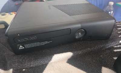 Microsoft Xbox 360 S 250 GB Gloss Schwarz Spielekonsole (PAL)