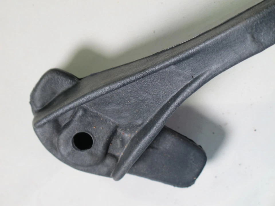 71 72 Ford Pinto Mercury Bobcat OEM NOS Battery Hold Down Clamp D1FZ-10718-A - Image 4 of 4