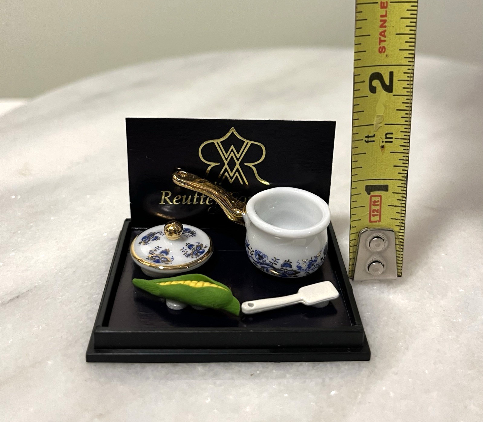 Reutter Porcelain Blue Onion Pot W/Spatula & Corn Dollhouse Miniature 1:12