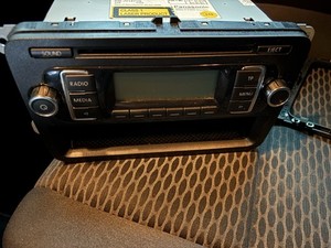 Radio VW Polo 6R Golf ohne Code RCD 210 1K0035156A Original