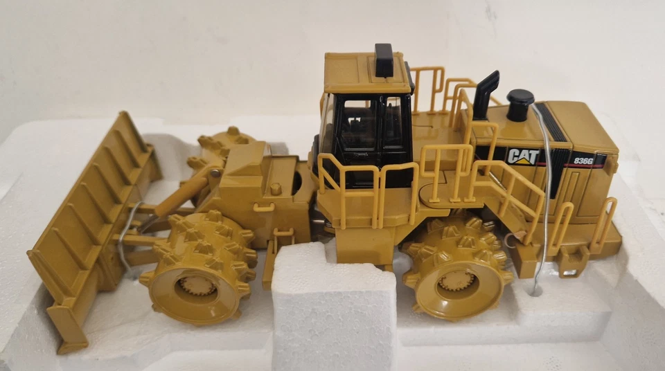 Norscot 1/50 - 55074 - Caterpillar Compacteur 836G - Image 3 of 4