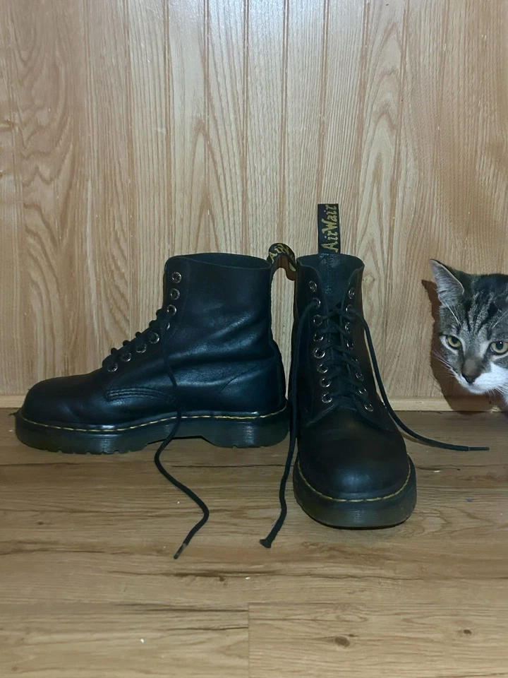 Botas Dr. Marten’s 1460 couro liso com cadarço - Feminino 8, Masculino 7 - Imagem 3 de 4