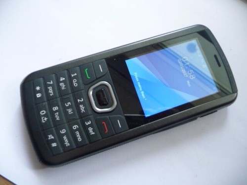 BUTTONS SIMPLE MobiWire Dakota water, dust resistant builder PHONE LOCKED TO EE - 第 1/3 張圖片