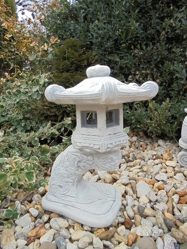 Steinlaterne-Japan-Lampe-Drachen-Steinguss-H-33-cm-Steinfiguren-Gartenfiguren