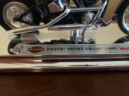 Harley Davidson Motor Cycles 1:18 metal fundido a presión coleccionable FXSTB TREN NOCTURNO - Imagen 4 de 6