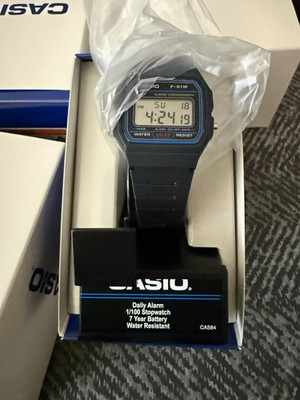 Casio F-91W Digital Quartz Wristwatch Black Resin Strap Alarm Stopwatch Box