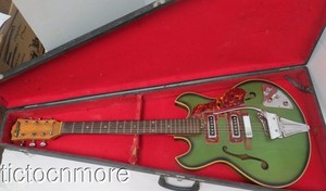 VINTAGE KINGSTON GREEN 6 STRING ELECTRIC GUITAR & CASE