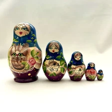 Vintage Russian Matryoshka Nesting Dolls 5 Piece Folk Art Holding Cat & Fish