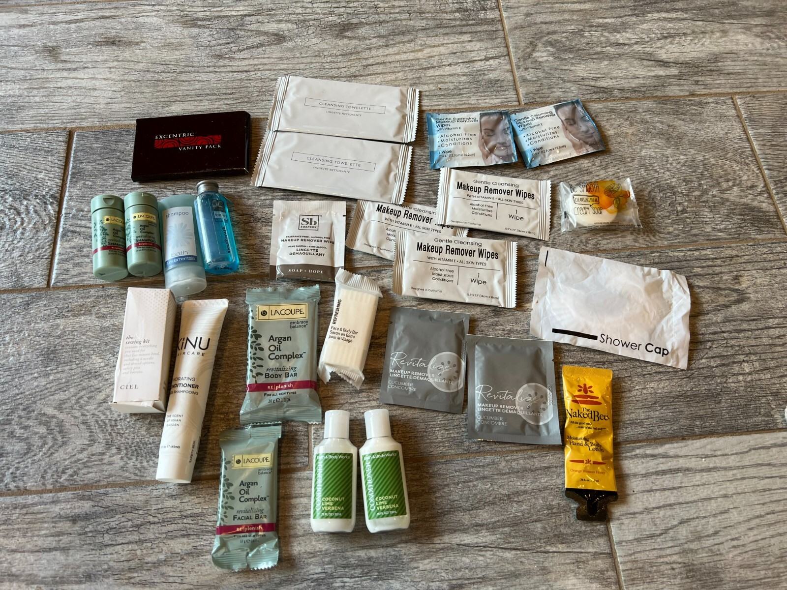 HUGE 25 pc lot of toiletries hotel Soap Shampoo Condition Lotion Travel size NEW