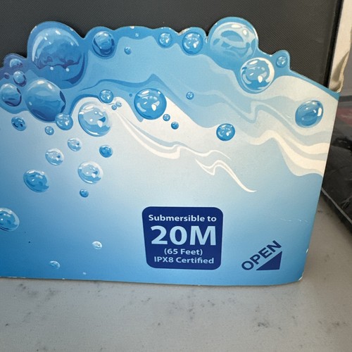 Travelon Waterproof Tablet Portfolio Gray Submersible 20m 65 feet Floats New - Picture 3 of 7