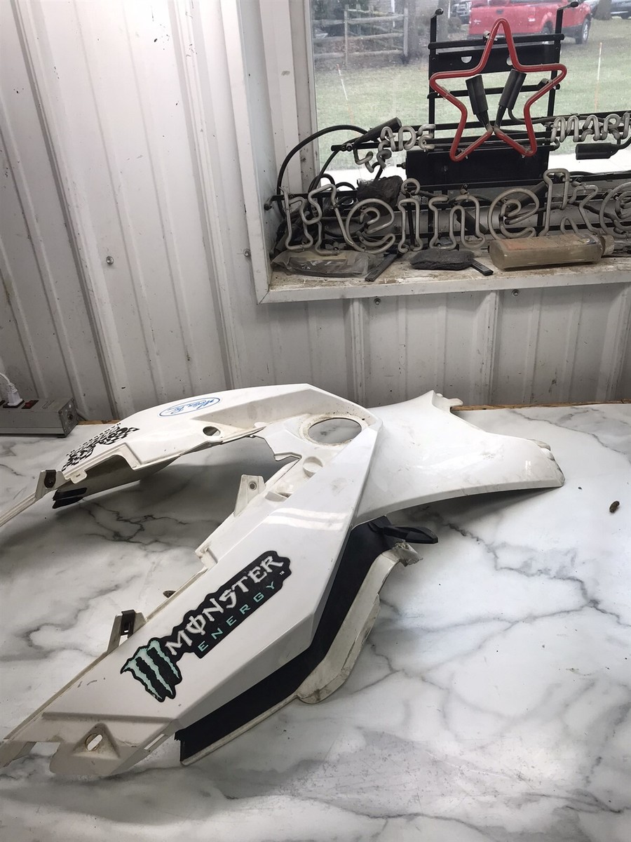 10 Ski-Doo MXZ XRS 600 HO ETEC center middle gas fuel tank cowl