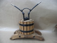 Ancien pressoir à vins fruits de table création artisanat populaire en bois