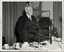 Press Photo Football Coach Amos Alonzo Stagg speaking at dinner. - afx03657