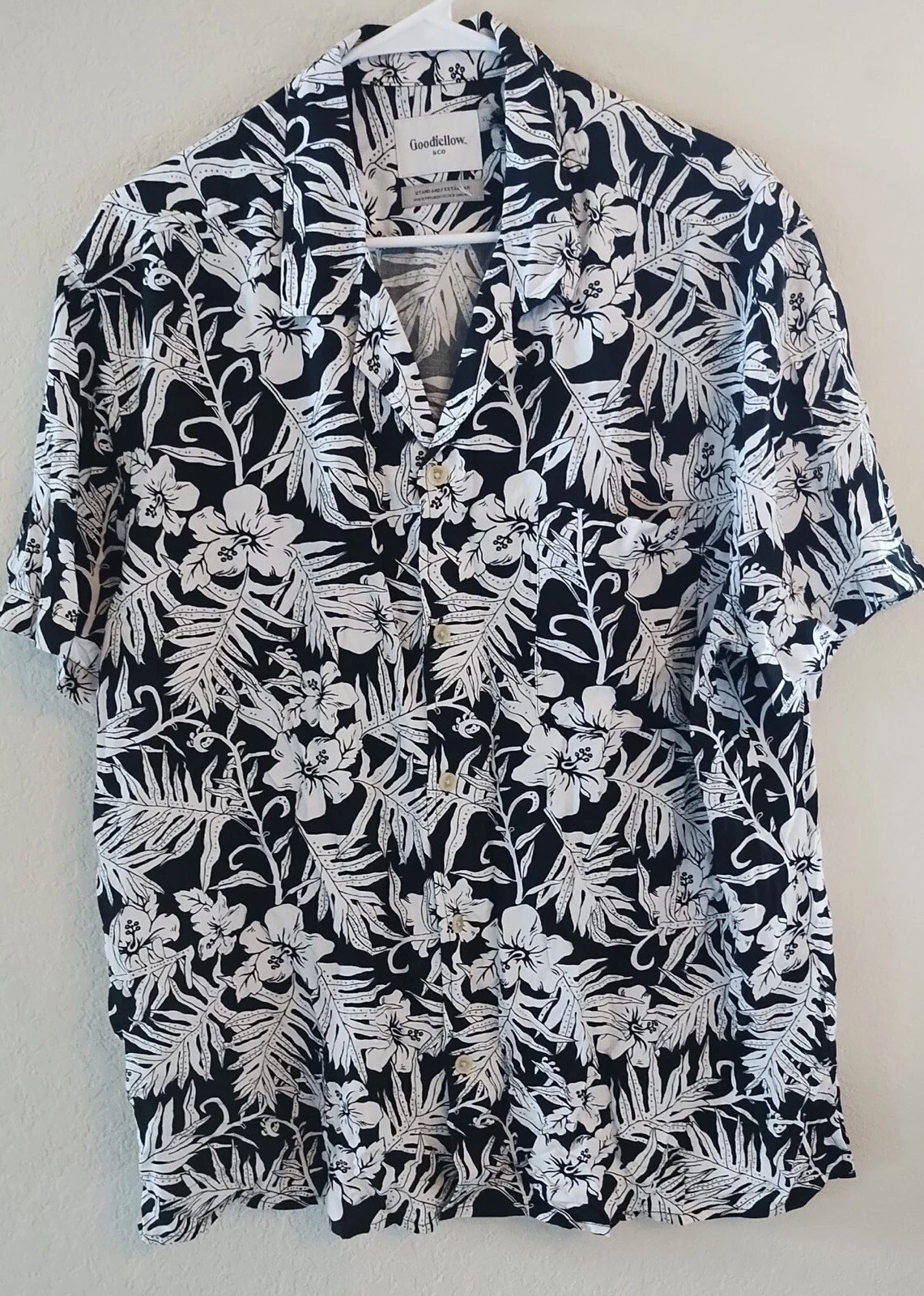 Goodiellow Gray & White Hibiscus Hawaiian Shirt XL NWT Men Shirt